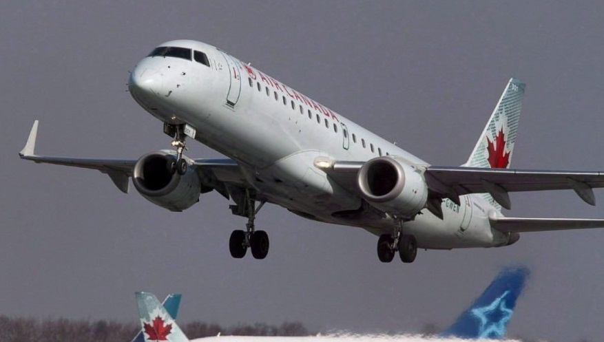 加航又出事了!两架飞机竟然在跑道上相撞