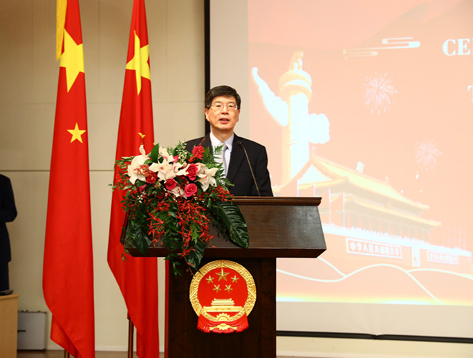 中国驻加拿大使馆举办庆祝澳门回归祖国20周年招待会暨图片展(附丛培武大使的讲话全文)