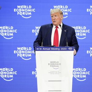 特朗普在瑞士达沃斯举行的世界经济论坛表示 与习近平彼此相爱 美中从来没这么好过