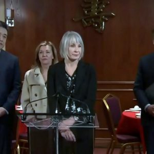 联邦卫生部长,安大略省卫生部长和多伦多市长就新冠状病毒在翠濠庭海鲜酒家共同会见媒体