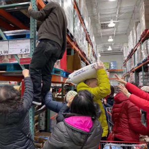 刚刚又爆4例!加拿大已20例!加拿大网友沉不住气了,各级政府官员们: 不要只忙于筹款宴请走形式,摆谱拍照拉关系!