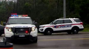 午夜后,三名持枪歹徒闯入万锦市民宅暴力抢劫