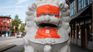 最新民调:疫情以来一半加拿大华裔遭歧视 6成华裔调整日常行为免受歧视