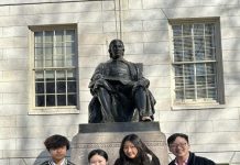 EEC(非凡)辩论队参加哈佛辩论赛斩获亚军