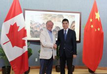 中国新任大使参观白求恩故居并与加拿大白求恩医学发展协会举行座谈会